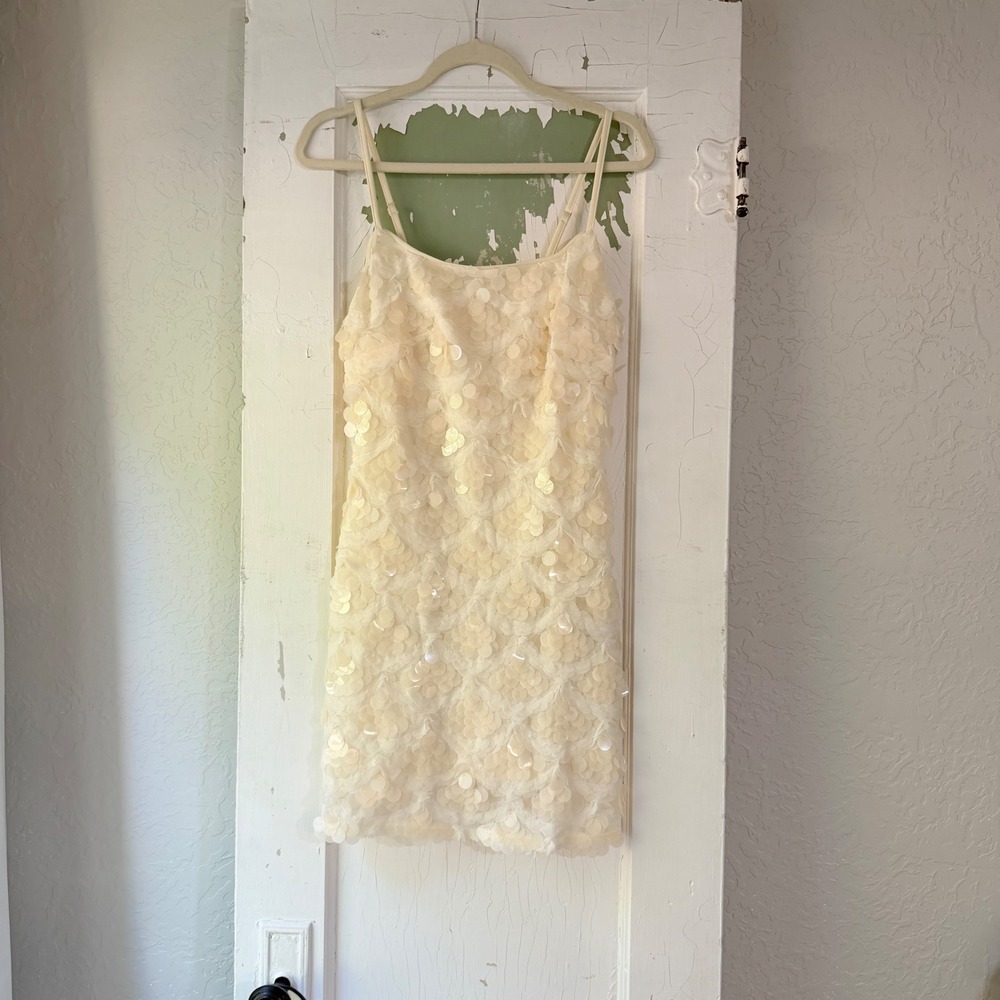 SHEIN Cream Sequin Scalloped Petal Mini Dress Sleeveless Size 6 M 2103677